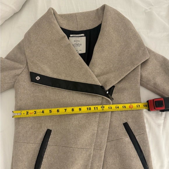 Bershka - Beige/Taupe Coat with Leather Sleeves & Trim - Picture 4 of 4